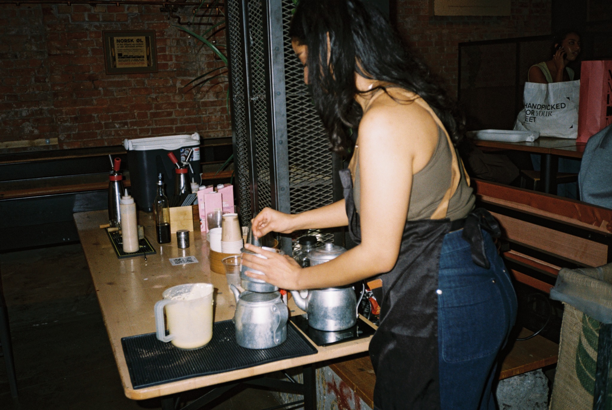 UWANSAM lager vietnamesisk kaffe under en pop up
